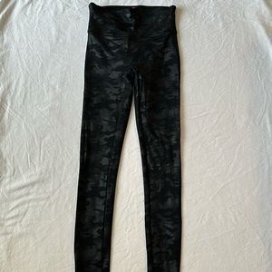 Spanx black camo leggings size women’s S